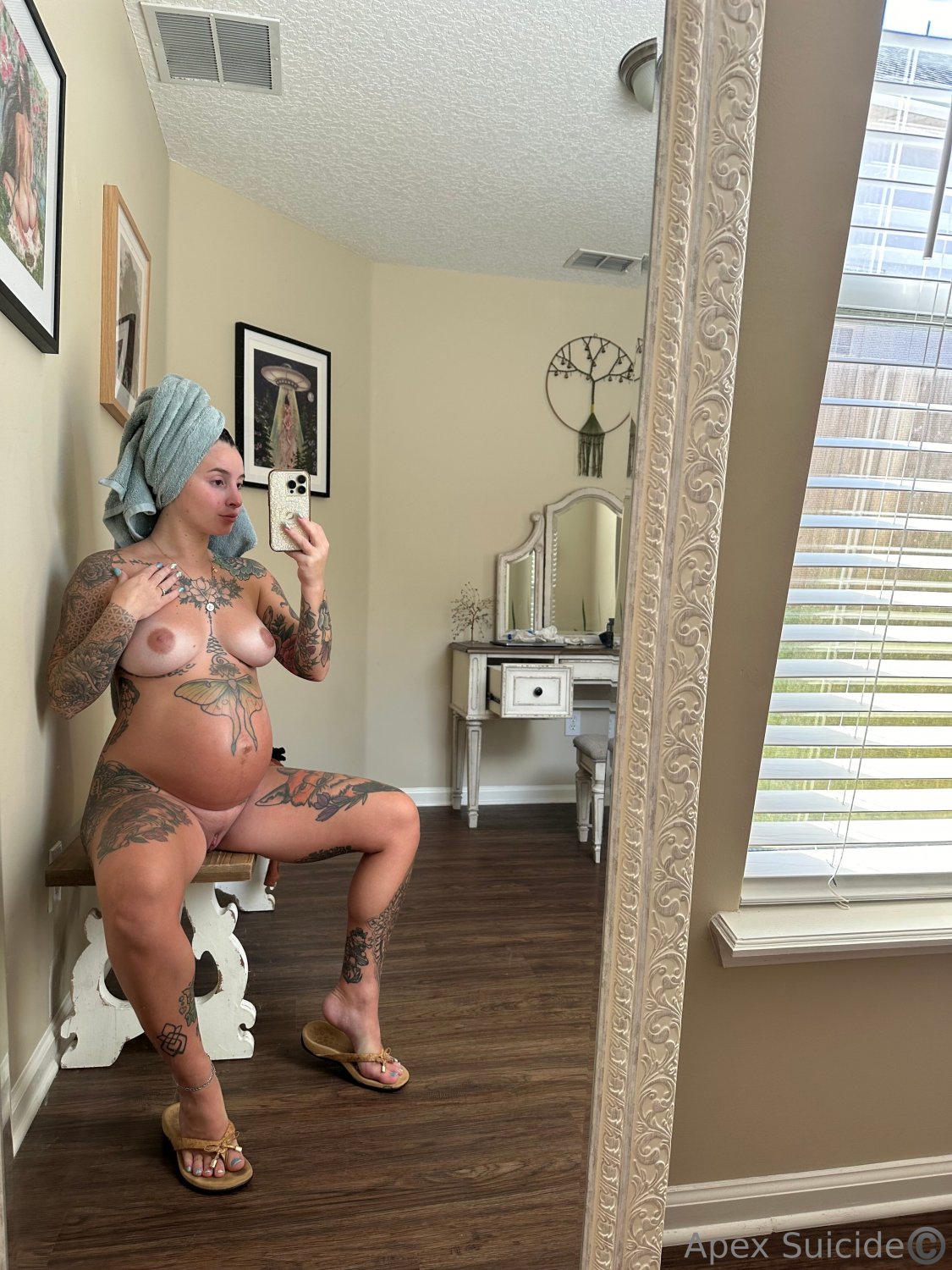 Pregnant blonde loves showing herself off #jonLhAxu