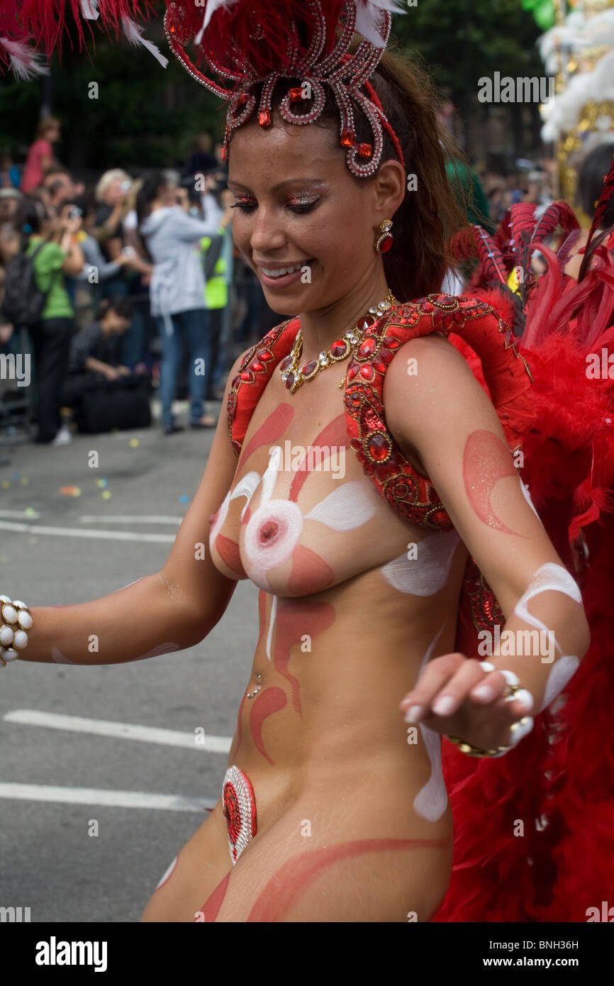 mulher nua no carnaval anônimas e famosas #qLgwXulX