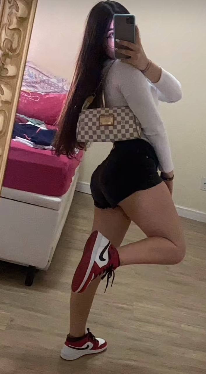 vitoria de santos 18 anos(tem 18 anos, chama vitoria freitas, teve nude vazado por um ficante) #AhAfNtEs