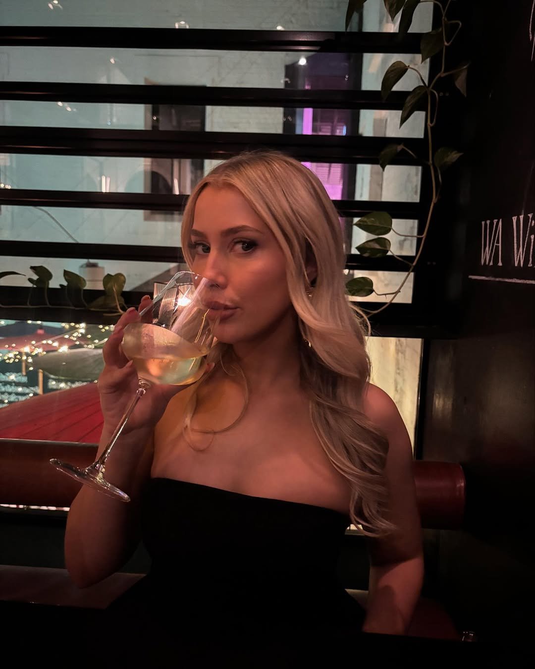 Aussie baddie shows off bush and plays with herself #LRk5bcEB