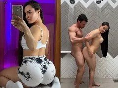 cavala fudendo no chuveiro engolindo toda a pica #UEPlMKU0